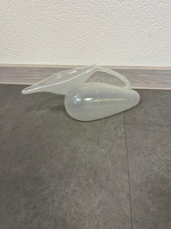 Lietots sieviešu urīntrauks